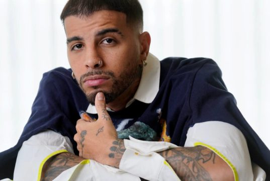 Rauw Alejandro vuelve a sus raíces con el nuevo álbum «Cosa Nuestra: Capítulo 0»